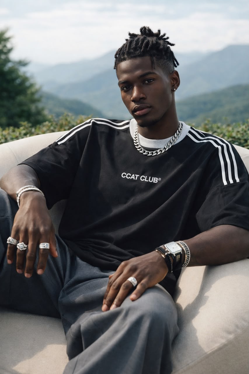 Model Black Tee